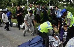 Wanita Pengendara Motor Tewas Ditabrak Bus Kopaja AC P20 di Kuningan