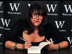 Nyaris Geser JK Rowling, Penghasilan EL James Capai Rp 1,5 Triliun