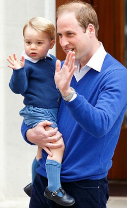 So Cute, Gaya Pangeran George Saat Bertemu Adik Kecilnya
