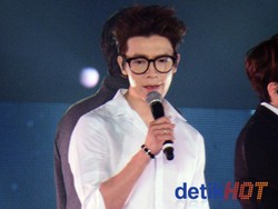 Donghae SuJu Alami Cedera di Wajah Saat Konser di Jakarta?