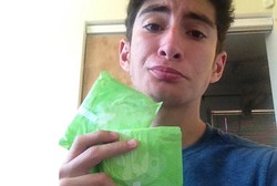 Unik! Siswa Ini Selalu Sedia Pembalut untuk Bantu Siswi yang Sedang Haid