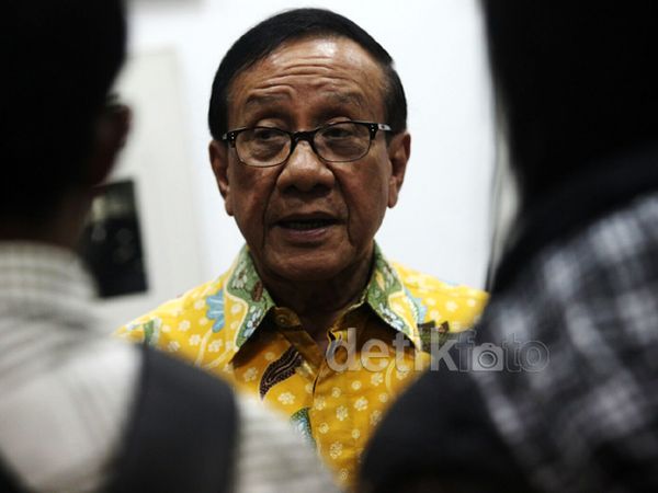 Akbar Tandjung Desak Digelarnya Munas Luar Biasa Akbar Tandjung Desak Digelarnya Munas Luar Biasa