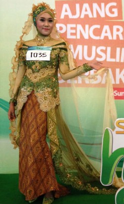 Totalitas, Hijabers Ini Pakai Kebaya Pengantin di Audisi Sunsilk Hijab Hunt