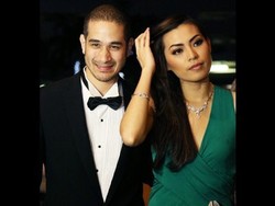 Dikabarkan Masih Serumah dengan Okan, Viviane Hanya Tertawa