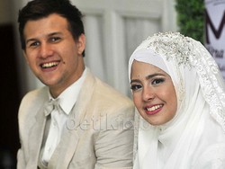 Risty Tagor dan Stuart Collin Berkisah Soal Pacaran Setelah Menikah