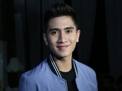 Sst...Diam-diam Verrell Bramasta Buatkan Lagu Cinta untuk Cinta Laura