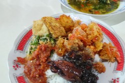 Nasi Tempong Mbok Wah: Sedep Poll! Sambal Ranti Berkolaborasi dengan Ikan Asin