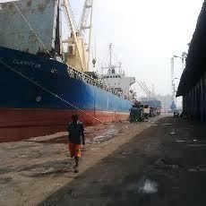 Didatangi Otoritas Pelabuhan, Tenaga Kerja Bongkar Muat Urung Mogok