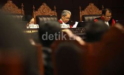 Hakim MK Tanyai Ahli Soal Hak Prerogatif Presiden