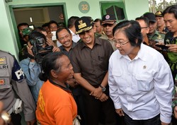 Pemerintah Serahkan 103 Unit Rumah untuk Pengungsi Sinabung