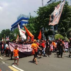 680 Personel Polisi Jaga Demo The Jak Mania di Depan Istana