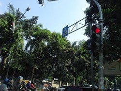 Lampu Lalin di Penyeberangan Depan Universitas Pancasila Kini Menyala