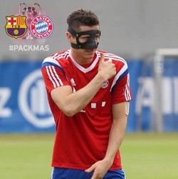 Bayern Menanti Aksi Penyerang Bertopeng di Camp Nou