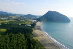Indahnya Pemandangan Pantai dari Kaki Gunung Geurutee di Aceh