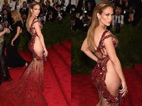 Kim K Lewat! Jennifer Lopez Tampil Tanpa Underwear di Met Gala 2015
