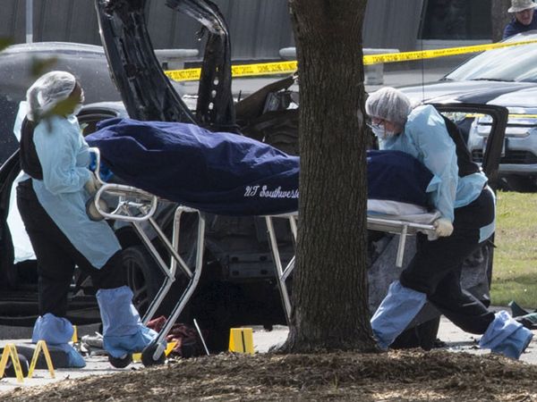 Jenazah Pelaku Penembakan di Texas Dievakuasi