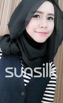 Foto: Gaya Peserta Sunsilk Hijab Hunt dengan Busana Motif Garis
