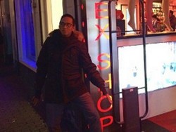 Mampir ke Sex Shop, Ge Pamungkas Beli Pelumas