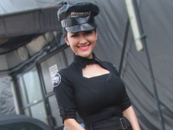 Julia Perez, Super Woman yang Masih Mencari Super Man