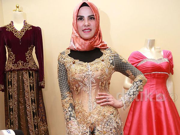 Angel Lelga Berkebaya