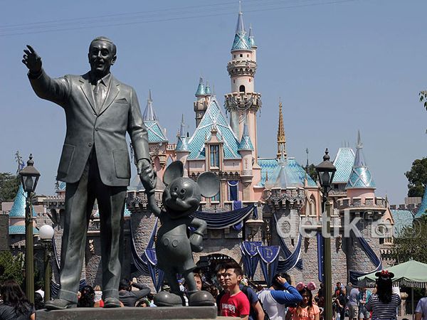 Serunya Jalan-jalan ke Disneyland Anaheim