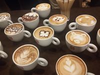 Bentuk Hati Hingga Wajah Dibuat dalam Secangkir Coffee Latte