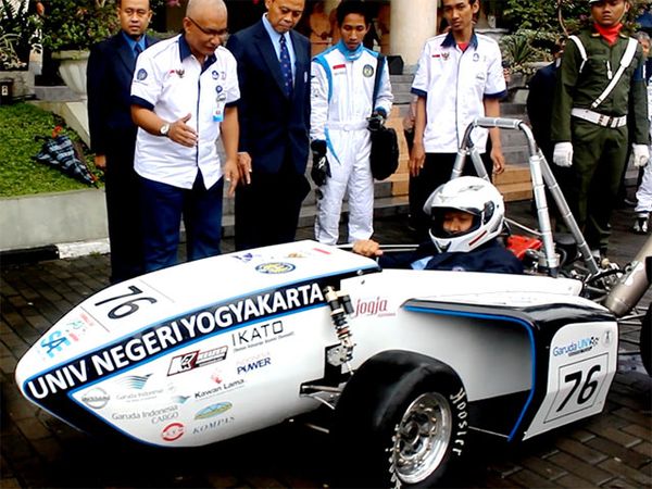Mobil Formula UNY Siap Beraksi di Jepang dan Korea Mobil Formula UNY Siap Beraksi di Jepang dan Korea