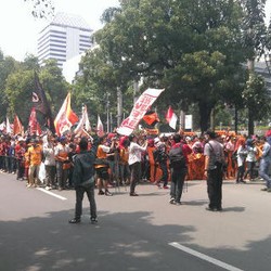 Seribuan The Jakmania Mulai Bergerak Menuju Istana Negara