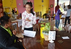 Kafe Finger Talk di Pamulang Melayani Tamu Dengan Isyarat Tangan