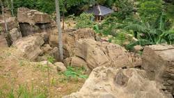 Melihat Istana Batu Alami yang Misterius dan Tersembunyi di Perbukitan di Sentul