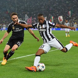 Evra Sebut Juventus Sudah Setengah Jalan