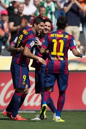 Neuer Siap Hadapi Trio Messi-Suarez-Neymar