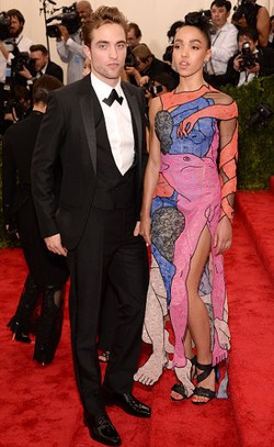 Takut Diselingkuhi FKA Twigs, Robert Pattinson Buat Perjanjian Pranikah