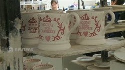 Heboh Royal Baby, Pengrajin Ini Bikin Mug Cantik Princess Charlotte