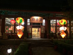 Hebohnya Makan Malam Ala Kaisar Tiongkok di Beijing