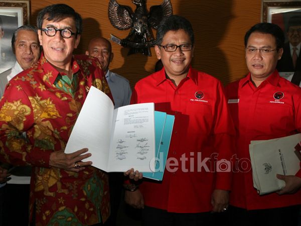 Hasto Daftarkan Kepengurusan PDIP
