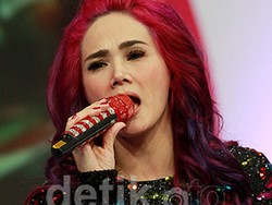 Bawakan Lagu Ade Govinda, Mulan Konsultasi dengan Ahmad Dhani di Ranjang