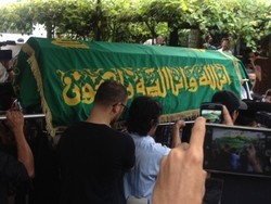 Tahlil dan Takbir Sambut Jenazah Pepeng di Rumah Duka