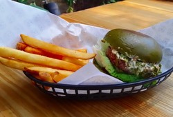 Cello Green, Burger Serba Hijau di Three Buns Burger & Head
