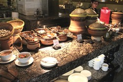 Brunch hingga Makan Gratis Sebulan Tandai Ulang Tahun Pertama Restoran Sana Sini