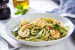 Nikmati Santap Siang dengan Pasta Saus Pesto yang Gurih Wangi