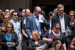 Ribuan Pelayat Lepas Suami Bos Facebook