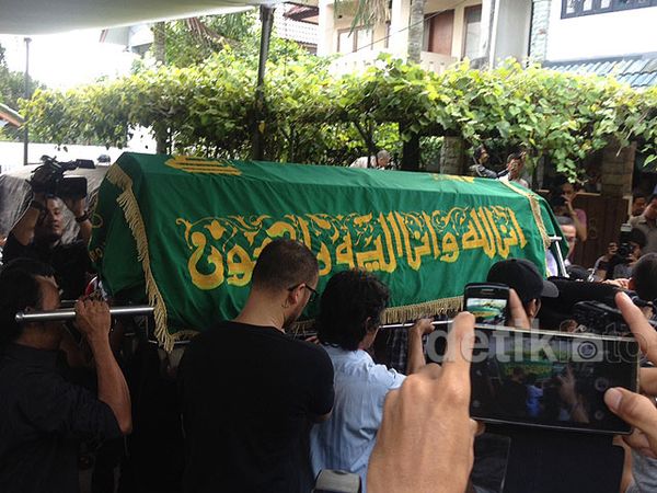 Jenazah Pepeng Tiba di Rumah Duka