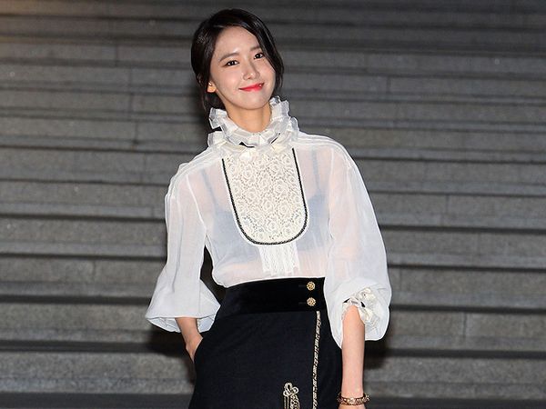 Berbaju Putih Menerawang, Yoona 'SNSD' Pamer Bra
