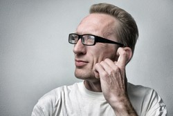 Telinga Gatal? Ini Kemungkinan Penyebabnya