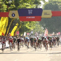 Pebalap Hong Kong Menangi Etape Pertama