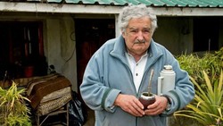 #TrenSosial: Presiden Termiskin Jose Mujica Jawab Pertanyaan dari Indonesia