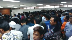 Surat Dakwaan Fuad Amin Sebanyak 203 Halaman