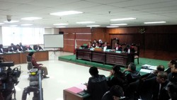 Sakit Prostat, Fuad Amin Izin ke Toilet Tiap 15 Menit Sekali Saat Sidang