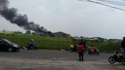 Pesawat Terbakar, Oleng Lalu Terbalik di Pondok Cabe